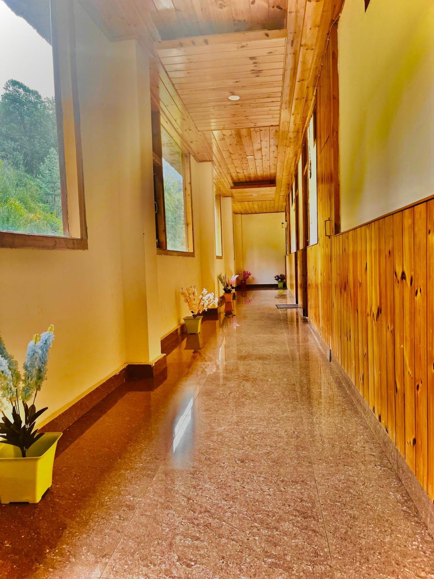 Himalayan Hill Queen Resort, Manali M98160-43400 Exteriör bild
