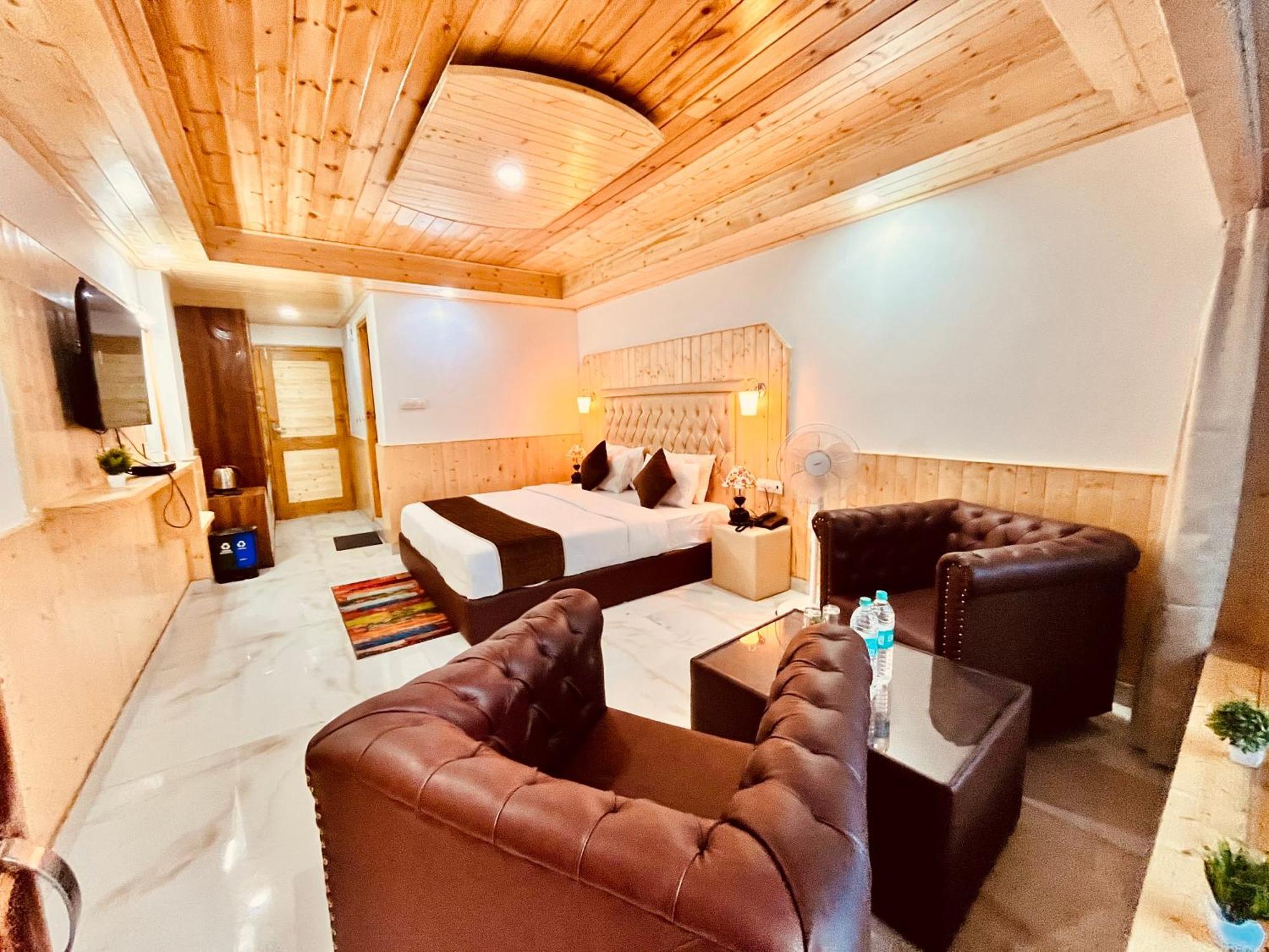 Himalayan Hill Queen Resort, Manali M98160-43400 Exteriör bild