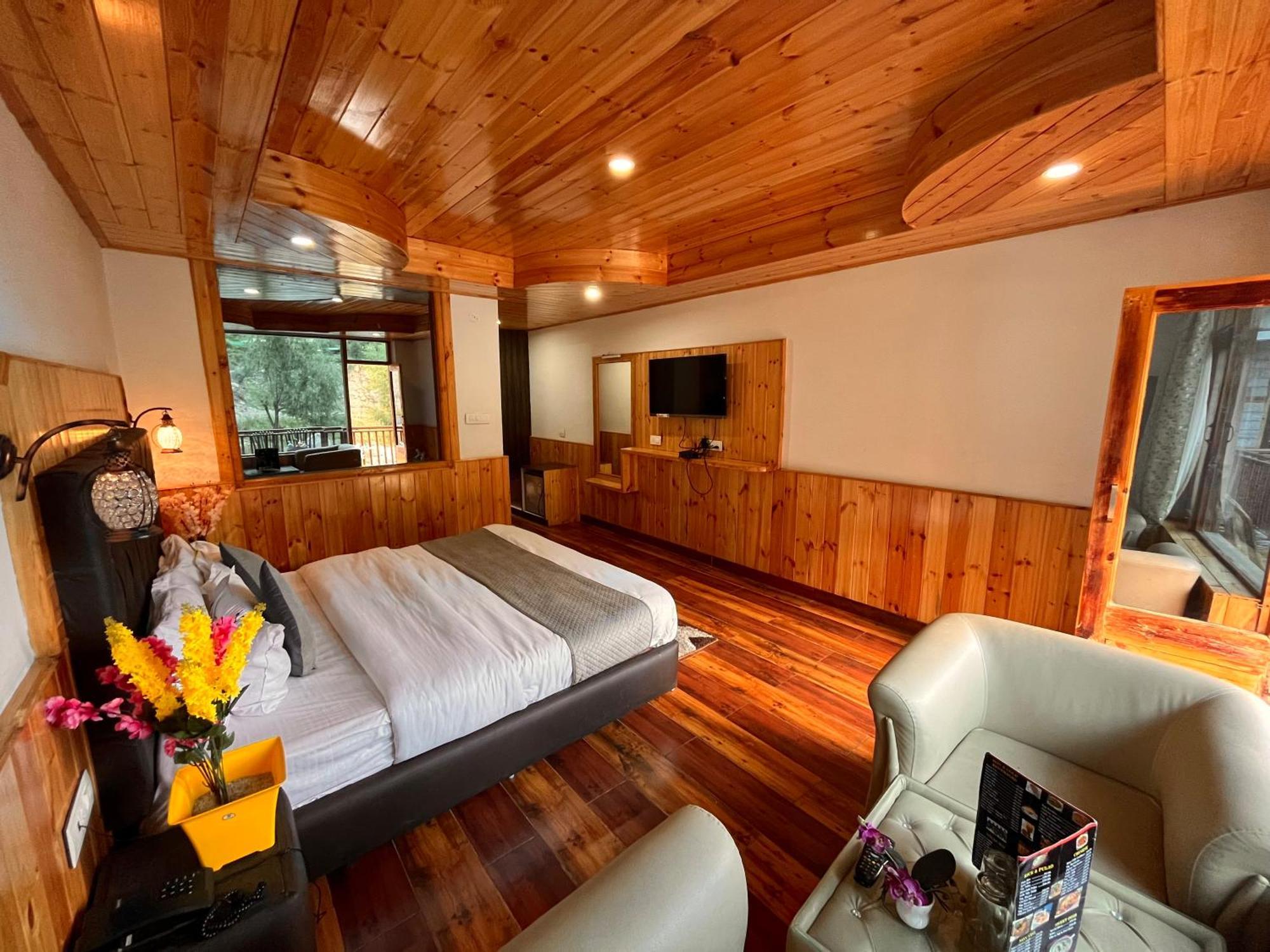 Himalayan Hill Queen Resort, Manali M98160-43400 Exteriör bild