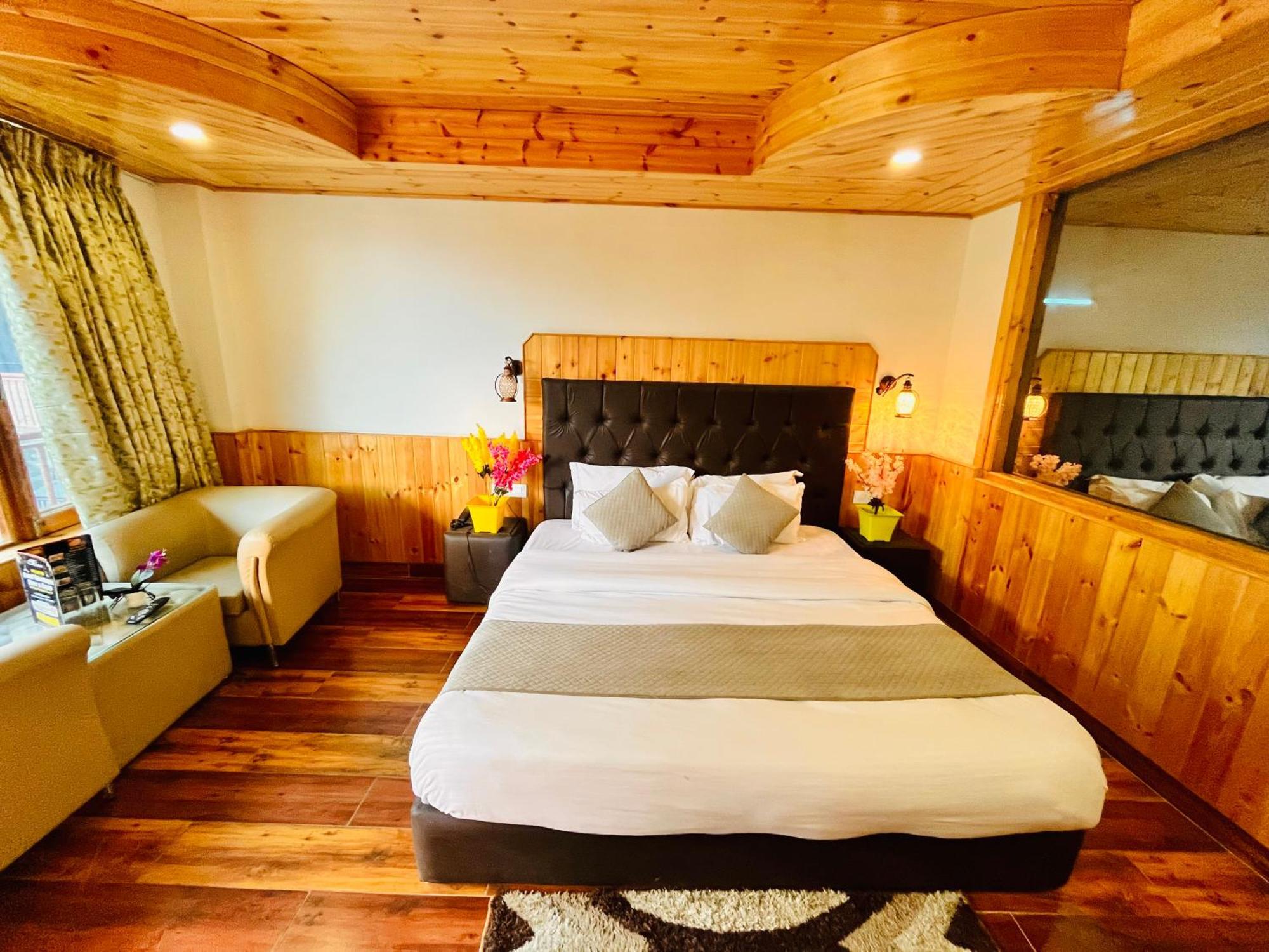 Himalayan Hill Queen Resort, Manali M98160-43400 Exteriör bild