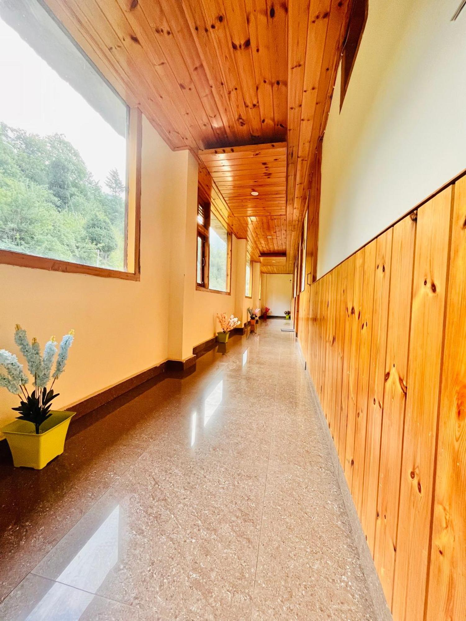 Himalayan Hill Queen Resort, Manali M98160-43400 Exteriör bild