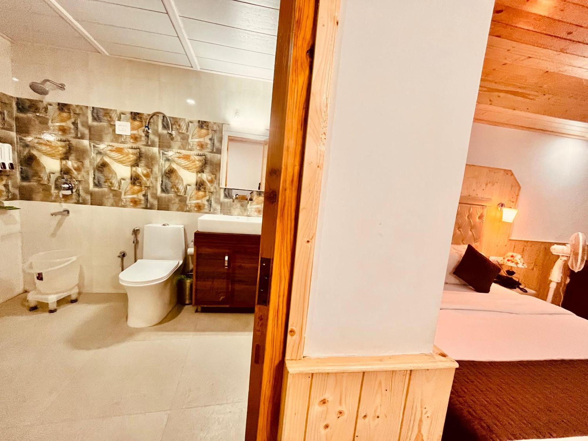 Himalayan Hill Queen Resort, Manali M98160-43400 Exteriör bild