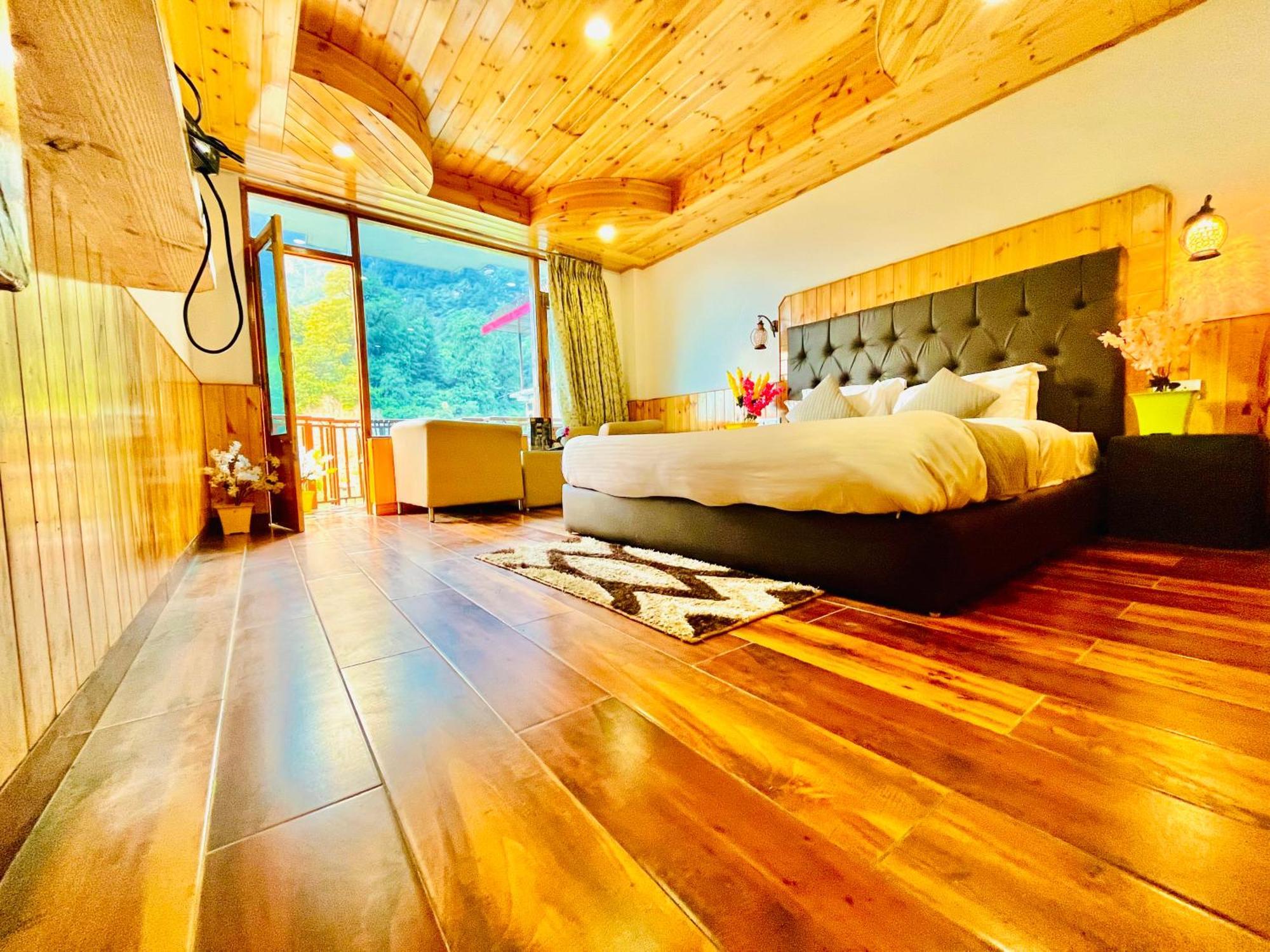 Himalayan Hill Queen Resort, Manali M98160-43400 Exteriör bild