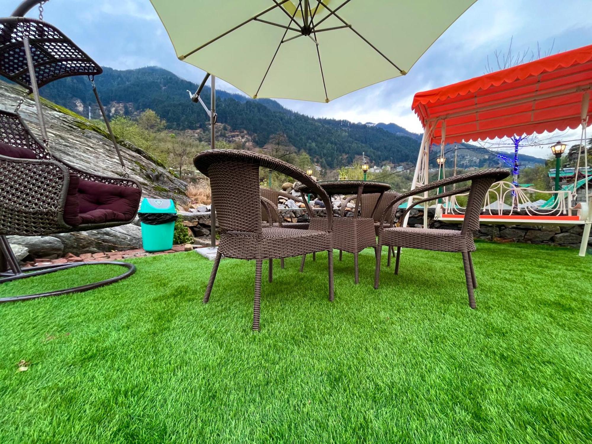 Himalayan Hill Queen Resort, Manali M98160-43400 Exteriör bild